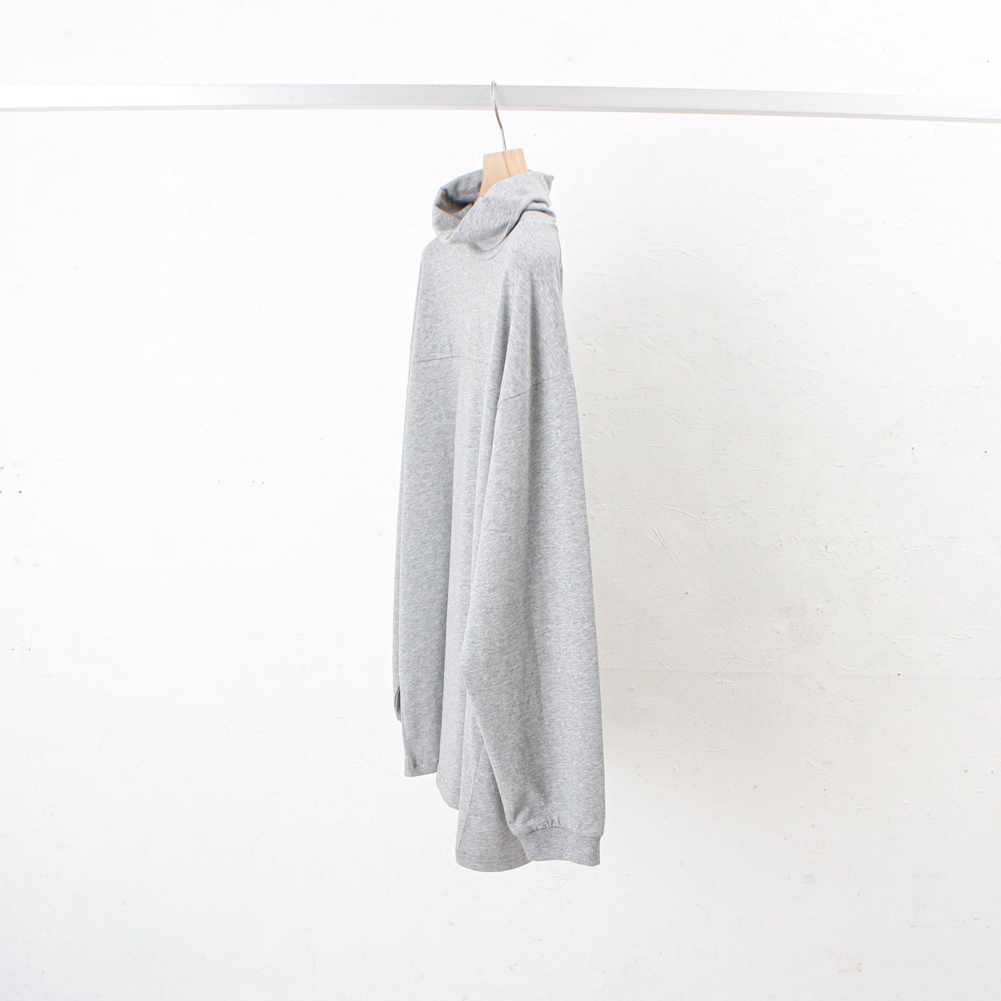 PANEL NECK L/S TEE / gray