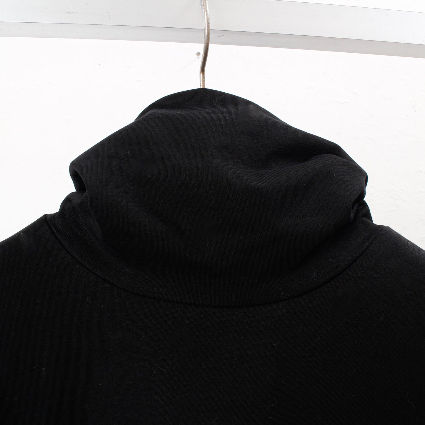 PANEL NECK L/S TEE / bk