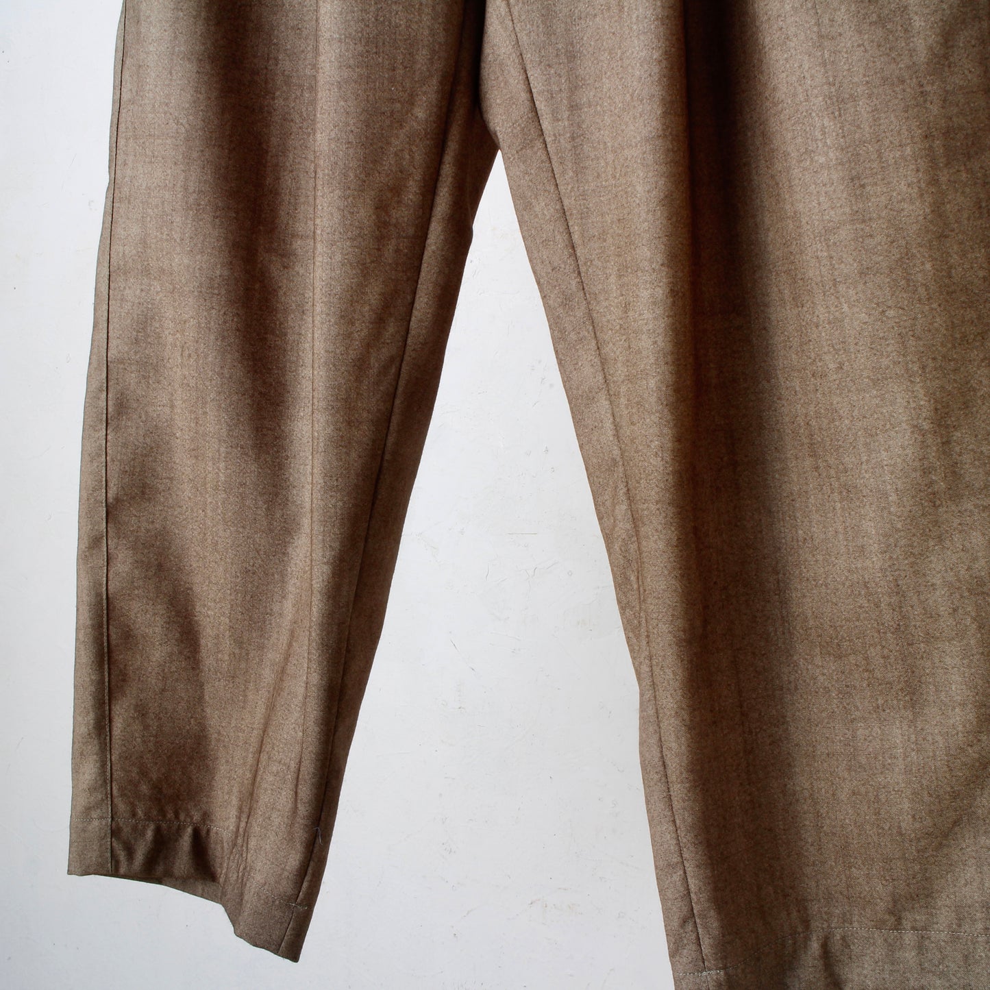 Uneven Dyed Tapered Pants / brown-beige