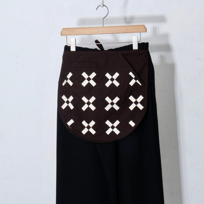 【HOUSE QUILT】 / APRON（ROUND）＜CROSS＞　※受注生産アイテムとなります。