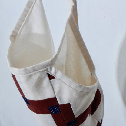 【HOUSE QUILT】 / APRON（ROUND）＜STEP BLOCK＞　※受注生産アイテムとなります。