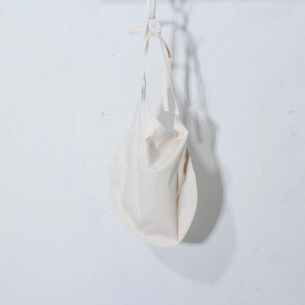 【HOUSE QUILT】 / APRON（ROUND）＜CROSS＞　※受注生産アイテムとなります。