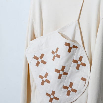 【HOUSE QUILT】 / APRON（ROUND）＜CROSS＞　※受注生産アイテムとなります。