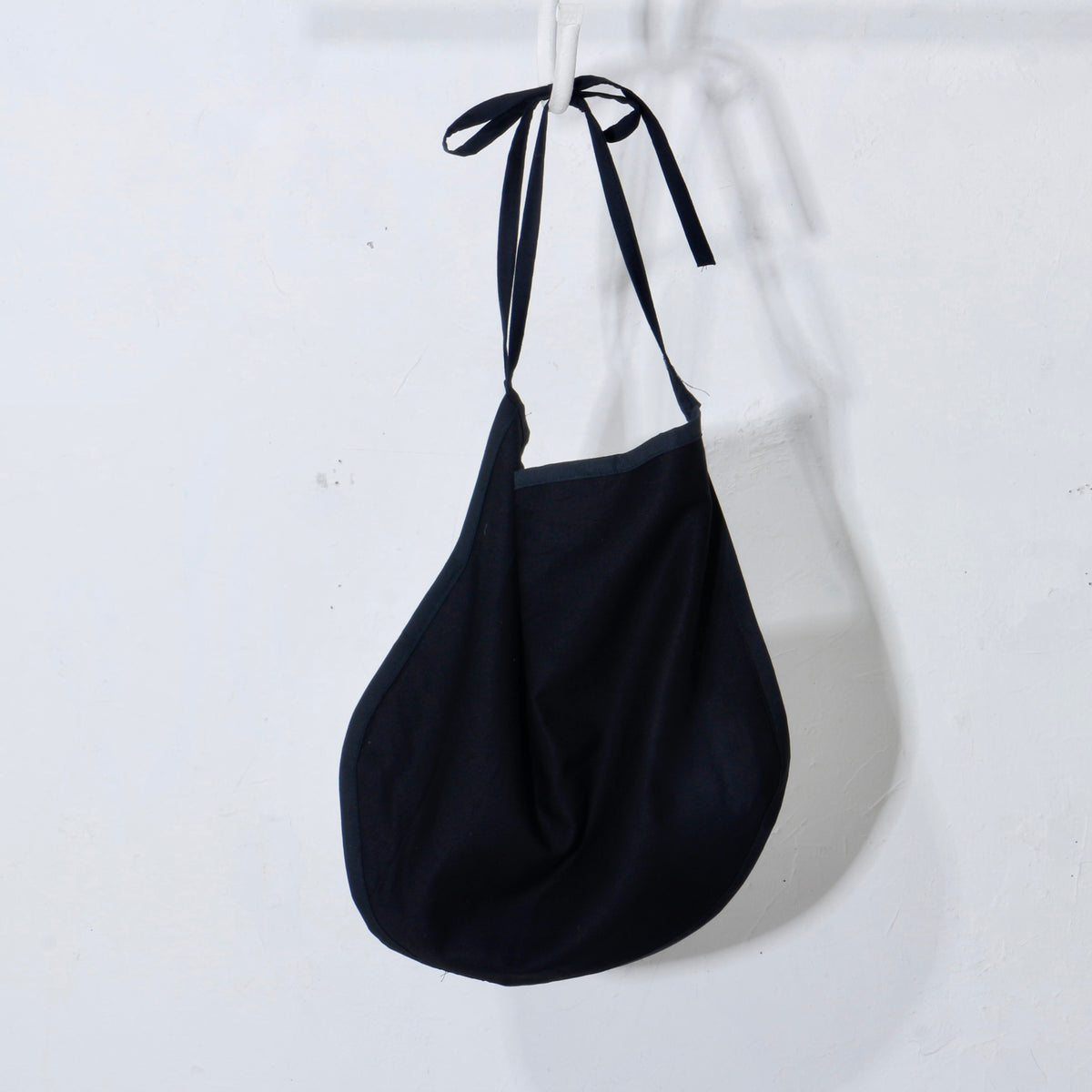 【HOUSE QUILT】 / APRON（ROUND）＜CROSS＞　※受注生産アイテムとなります。