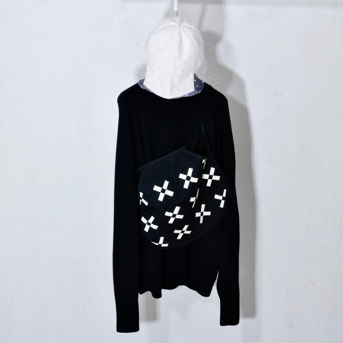 【HOUSE QUILT】 / APRON（ROUND）＜CROSS＞　※受注生産アイテムとなります。