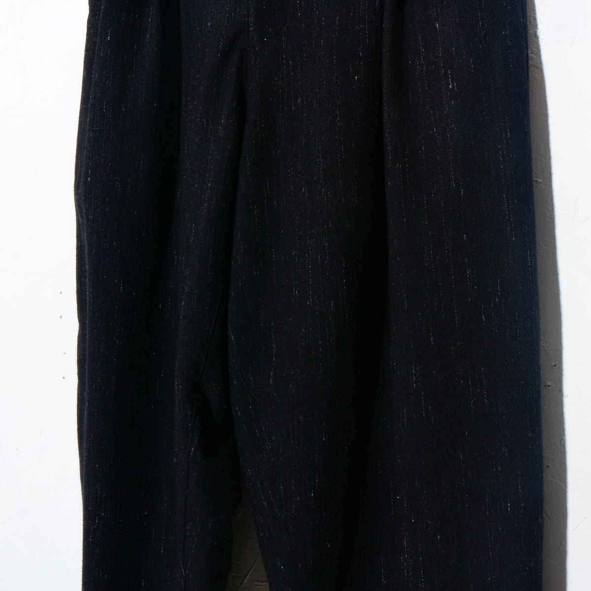 Cosmos wool 2tuck trousers / black