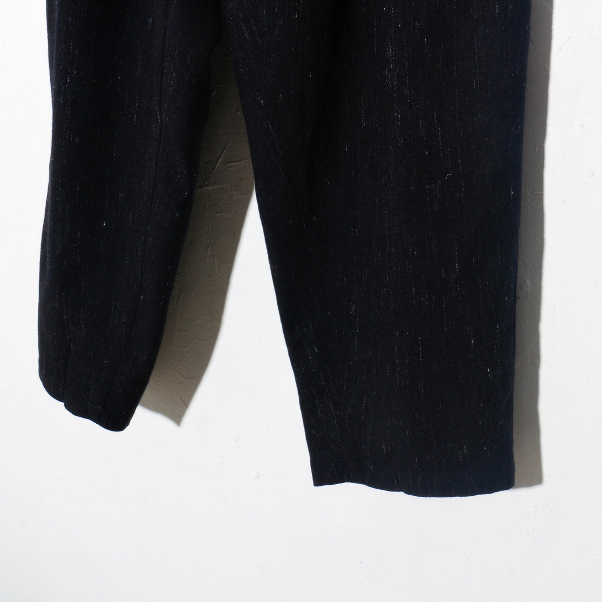 Cosmos wool 2tuck trousers / black