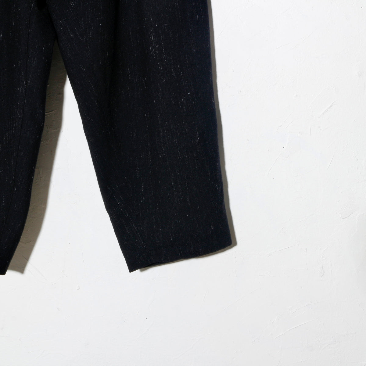 Cosmos wool 2tuck trousers / black