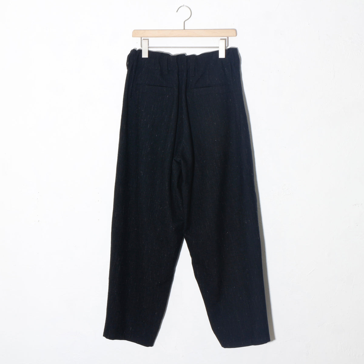 Cosmos wool 2tuck trousers / black