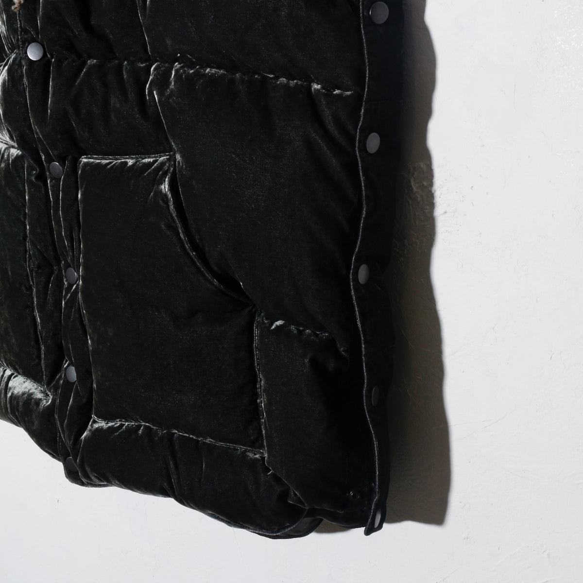 Velvet Mountain Down Vest  / Dusty Black