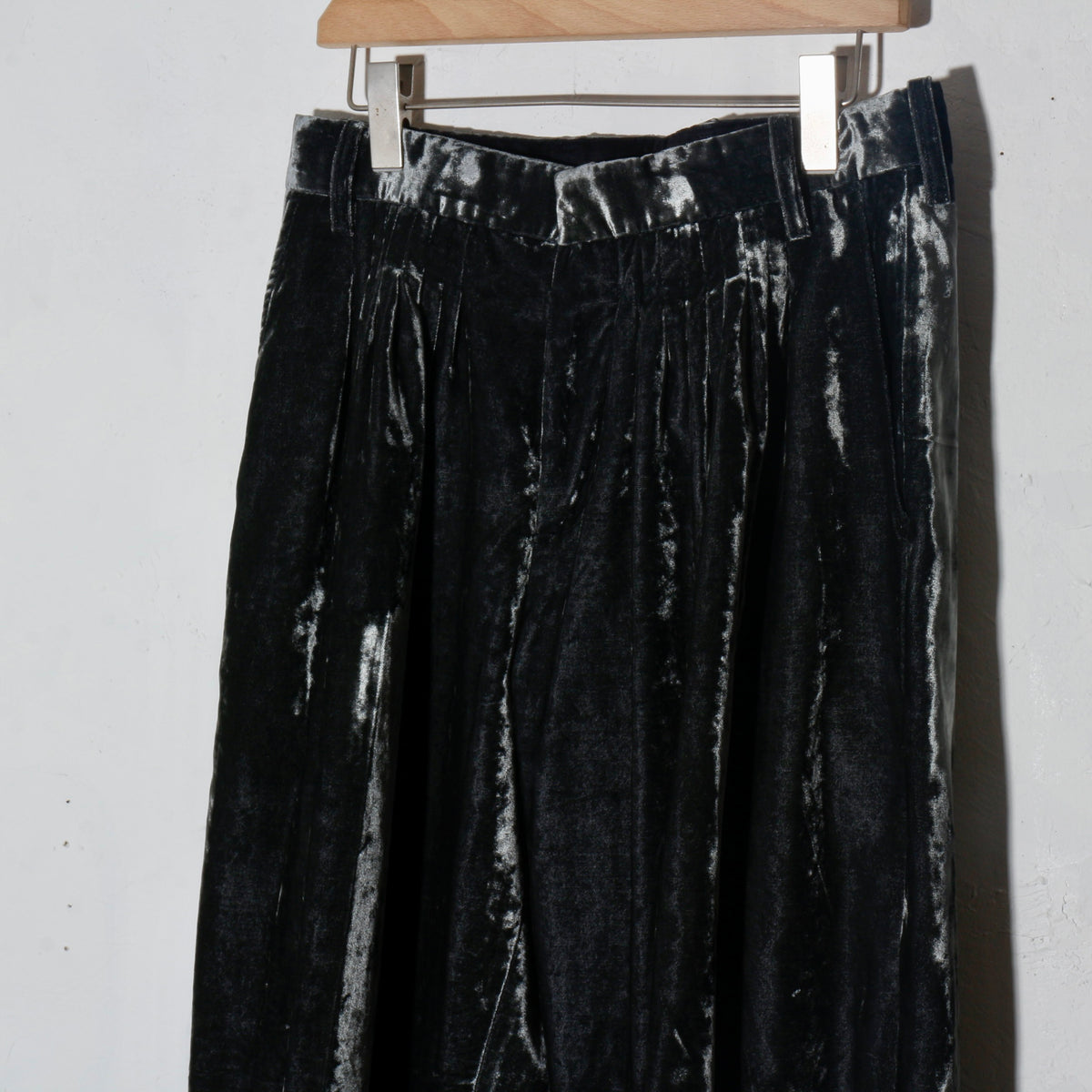 Velvet Accordion Wide Trousers / Dusty Black