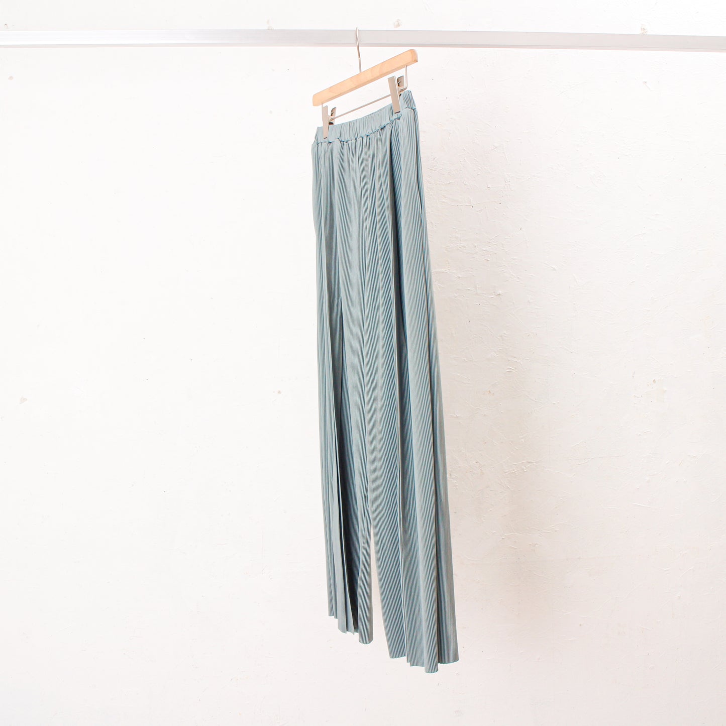 to do kotohayokozawa /Slit Pleated Pants / SAGE