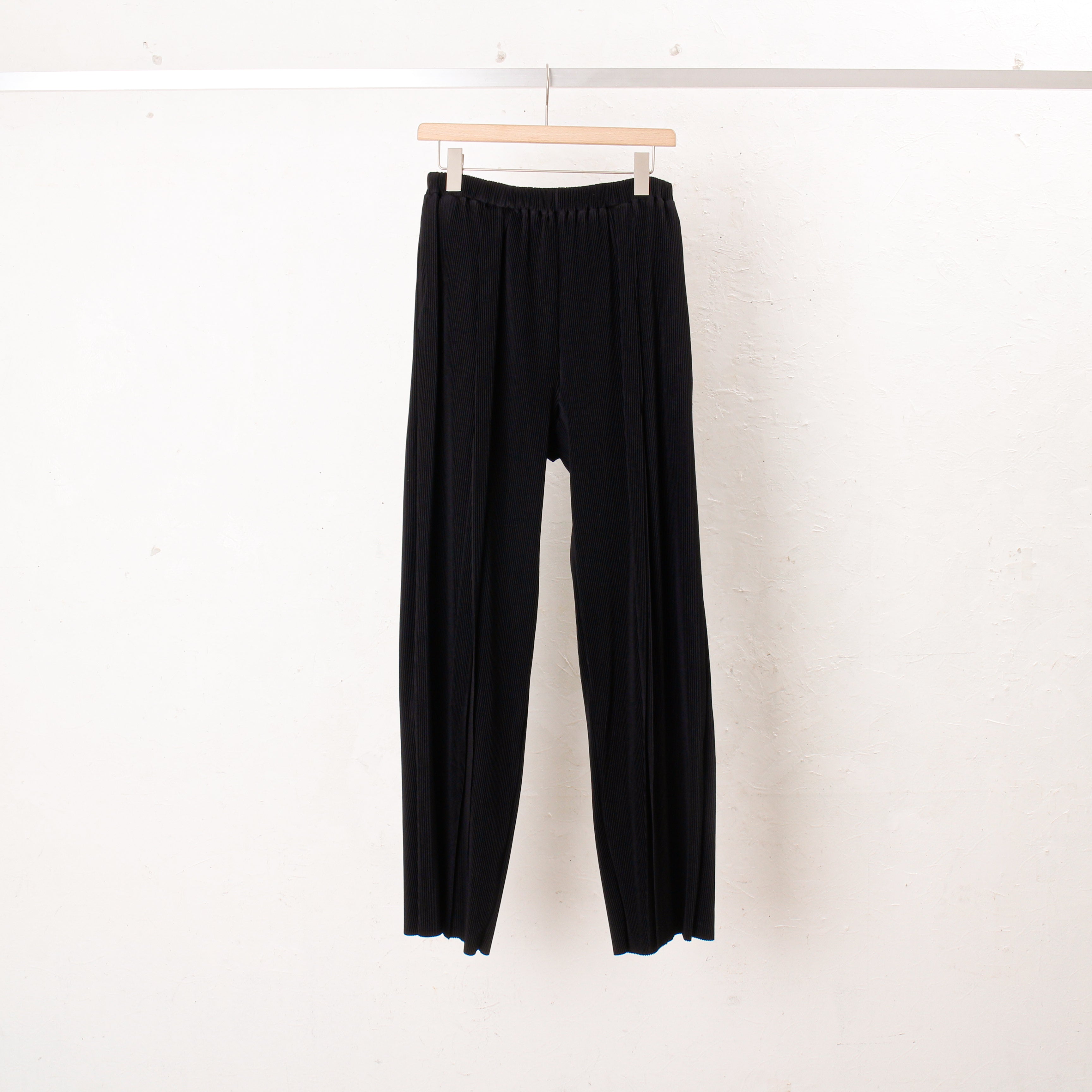 to do kotohayokozawa /Slit Pleated Pants / black