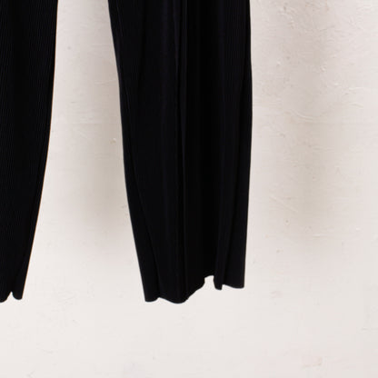 to do kotohayokozawa /Slit Pleated Pants / black