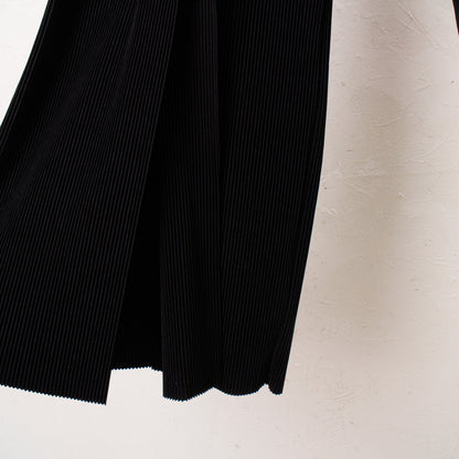 to do kotohayokozawa /Slit Pleated Pants / black