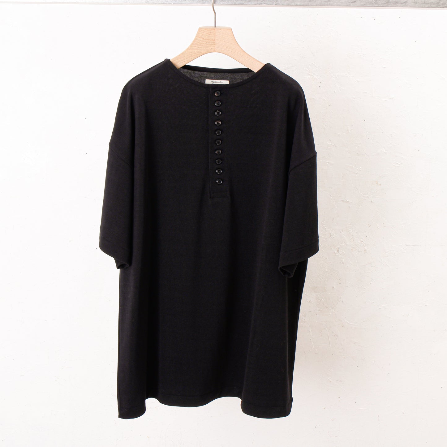 ten button short sleeve shirt  / black