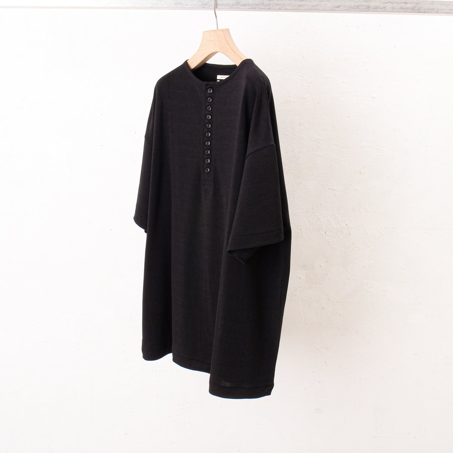 ten button short sleeve shirt  / black