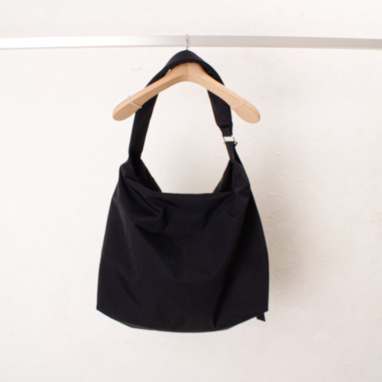 PING-PONG MESSENGER BAG / black