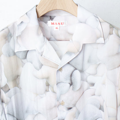 PRINT OPEN COLLAR SILK SHIRT/FLOCKY DOLL