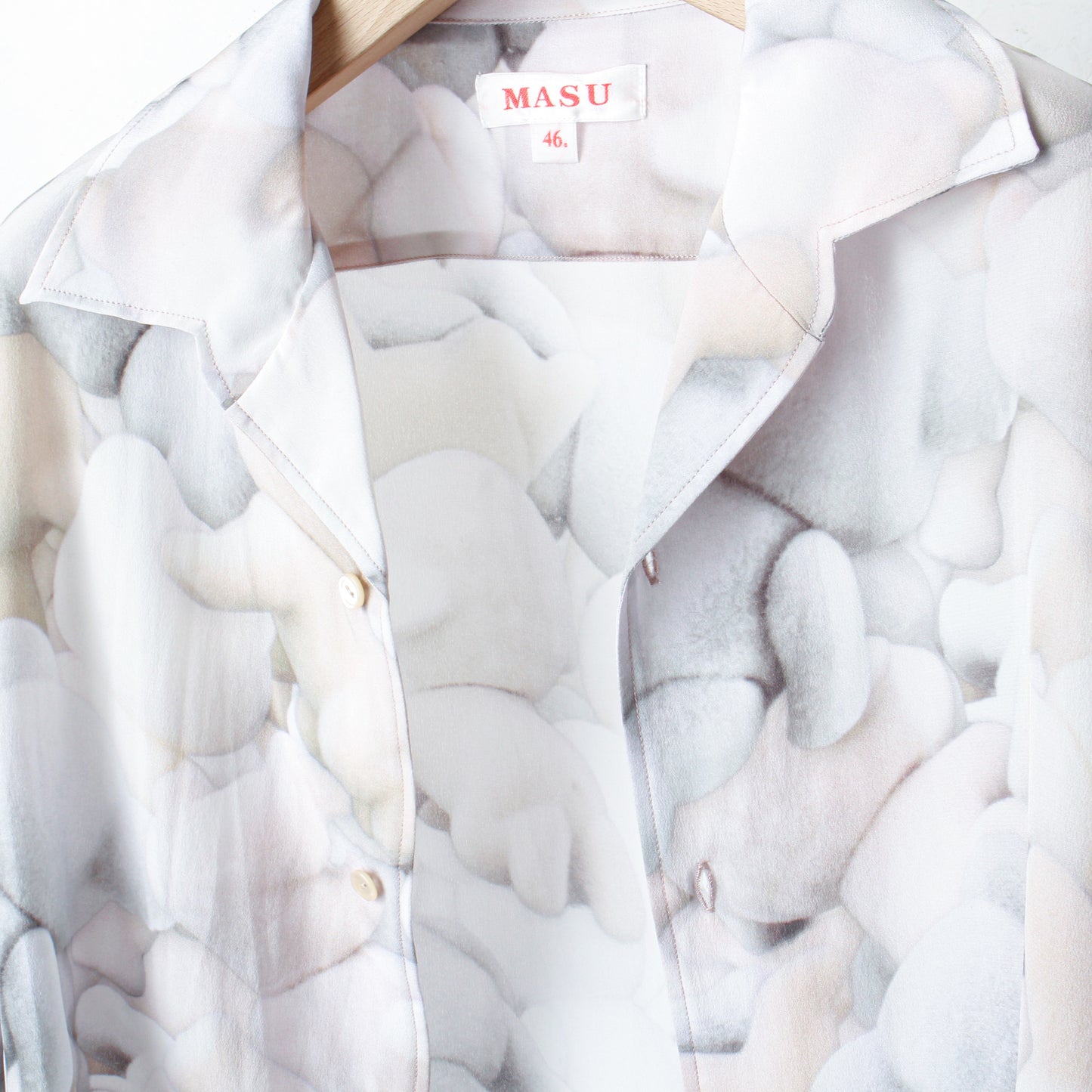 PRINT OPEN COLLAR SILK SHIRT/FLOCKY DOLL